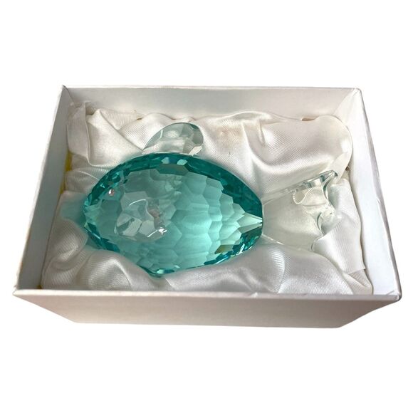 Oleg Cassini Crystal Fish Paperweight Seafoam Green Figurine w/ Box 4" Decor - Picture 5 of 5